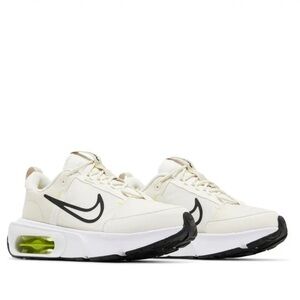 Nike White and Black Sneakers